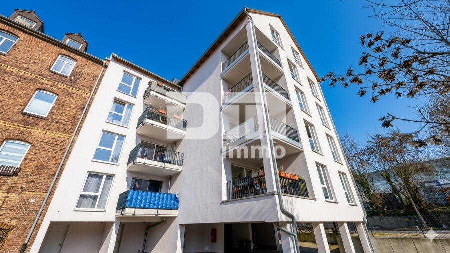 Moderne 4 Zimmer HP / EG Wohnung mit 2 Bädern und großer Terrasse direkt an der Uni - Rückansicht